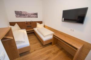 TV a/nebo společenská místnost v ubytování Hotel Brunnwirt