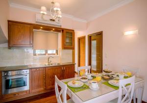 Kuchyň nebo kuchyňský kout v ubytování Casa Leone Suites