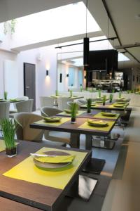 Um restaurante ou outro lugar para comer em Star Apart Hotel Sachsenhausen