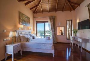 Postel nebo postele na pokoji v ubytování Casa Leone Suites + 37 fotografií