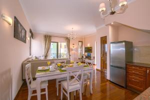 Kuchyň nebo kuchyňský kout v ubytování Casa Leone Suites