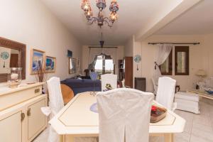 Posezení v ubytování Luxury 2-floor villa
