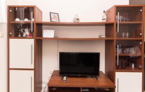 TV a/nebo společenská místnost v ubytování Luxury 2-floor villa