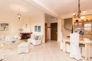 Kuchyň nebo kuchyňský kout v ubytování Luxury 2-floor villa