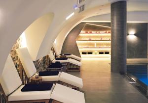 Гостиная зона в Santo Pure Oia Suites & Villas