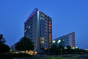 Foto da galeria de UNAHOTELS The ONE Milano Hotel & Residence em San Donato Milanese