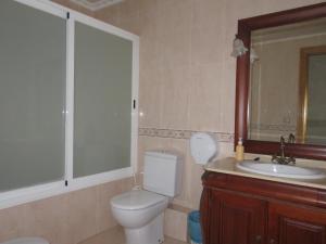 Et badeværelse på Cálfred Junto a Parque Gallarza + 6 billeder