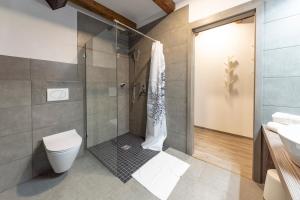 Koupelna v ubytování Hotel pod Kapličkou + 21 fotografií
