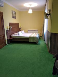 Postel nebo postele na pokoji v ubytování 12 Months Mini Hotel