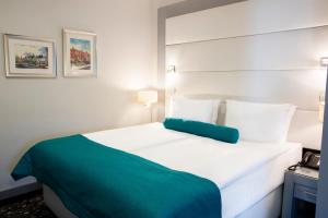 Letto o letti in una camera di Hotel Central Sarajevo - Gym, Pool & Spa