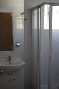 Koupelna v ubytování Hostal Limonares + 15 fotografií