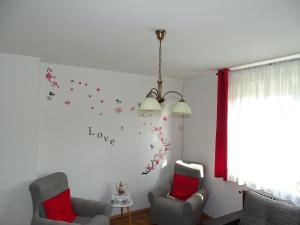 Uma área de estar em Apartma Sebastjan Dobova near Terme Paradiso