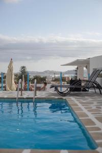 Bazén v ubytování Mare Naxia Hotel nebo v jeho okolí