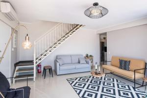 Posedenie v ubytovaní Drakatos Villas