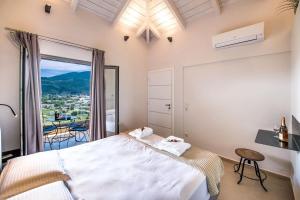 Posteľ alebo postele v izbe v ubytovaní Drakatos Villas