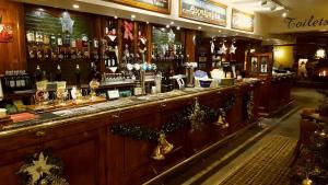 El salón o zona de bar de The Punchbowl Inn