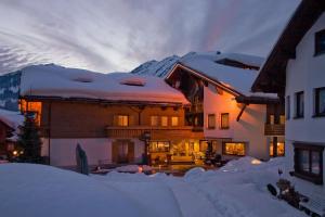 Hotel Alpenrose през зимата