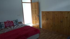 Ένα ή περισσότερα κρεβάτια σε δωμάτιο στο Sunface Homestay