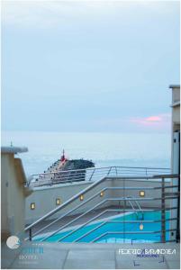 Bazén v ubytování Hotel Tiber Rooftop & Wellness nebo v jeho okolí