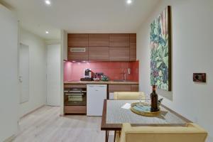 Villa Erizio, a bucolic and urban break的厨房或小厨房