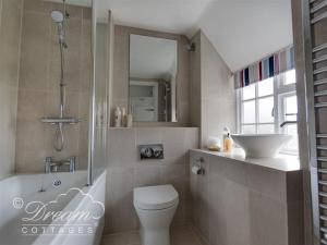 Et badeværelse på Bramble Cottage + 21 billeder