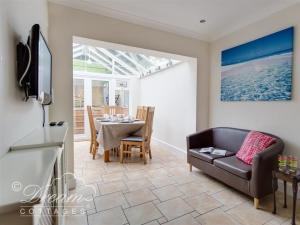 Televiisor ja/või meelelahutuskeskus majutusasutuses Redcliff View Lodge