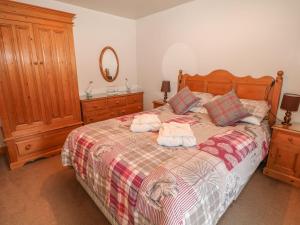 a bedroom with a bed with two towels on it at Shires Rest in Buxton