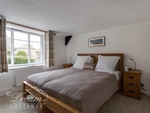 Gallery image of Bramble Cottage in Burton Bradstock