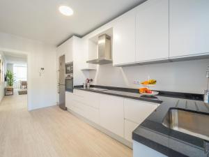 Kuchyň nebo kuchyňský kout v ubytování MALAGUETA SEA VIEW - PREMIUM APARTMENT