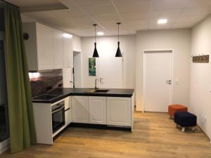 A kitchen or kitchenette at Chalet West