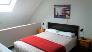 Postel nebo postele na pokoji v ubytování Bay Palm Motel