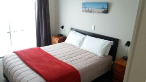 Postel nebo postele na pokoji v ubytování Bay Palm Motel
