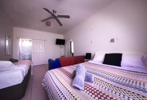 Postel nebo postele na pokoji v ubytování Tuncurry Motor Lodge