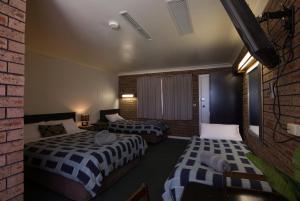 Postel nebo postele na pokoji v ubytování Tuncurry Motor Lodge