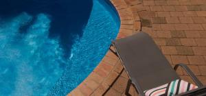 Bazén v ubytování Tuncurry Motor Lodge nebo v jeho okolí