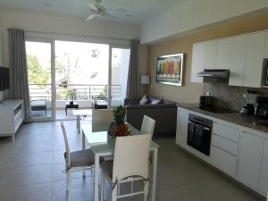 a kitchen and living room with a table and chairs at Depto. Hanna #5 in Bucerías