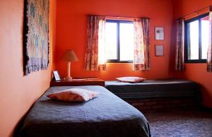 Ένα ή περισσότερα κρεβάτια σε δωμάτιο στο Cabañas El Aguaribay