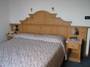 En eller flere senge i et værelse på Hotel Negritella
