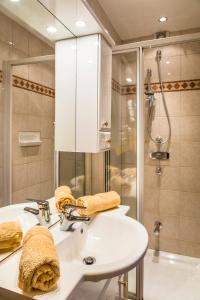 a bathroom with a sink and a shower at Bio Bauernhof Schoberhof in Sankt Andrä im Lungau