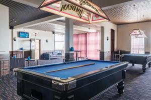 Biliár nebo kulečník v ubytování Somerset Hotel