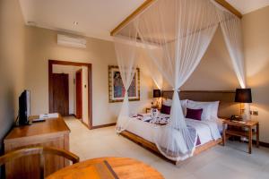 Letto o letti in una camera di Ulun Ubud Resort - CHSE Certified