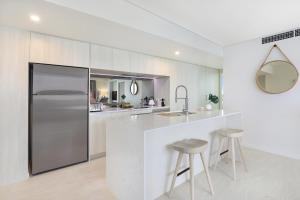 Η κουζίνα ή μικρή κουζίνα στο Breeze Mooloolaba, Ascend Hotel Collection