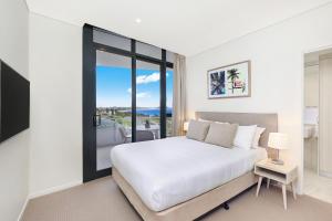 Ένα ή περισσότερα κρεβάτια σε δωμάτιο στο Breeze Mooloolaba, Ascend Hotel Collection