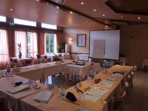 En restaurang eller annat matställe på Hôtel & Restaurant Azur