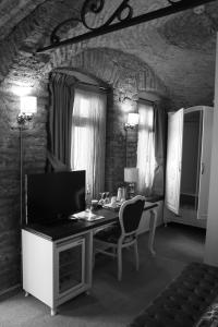 TV a/nebo společenská místnost v ubytování Collage Pera Hotel