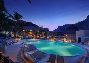 Бассейн в Holiday Inn Resort Krabi Ao Nang Beach by IHG или поблизости