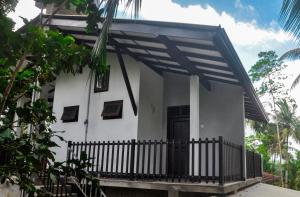 Bangunan di mana terletaknya rumah tamu ini