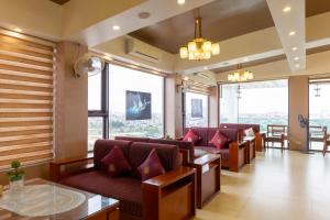 a waiting room with couches and tables and windows at Phuong Anh Hotel 2 Hai Duong in Hải Dương