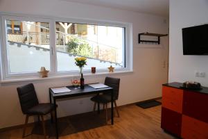 a dining room with a table and a window at Appartement Ilvy in Söll