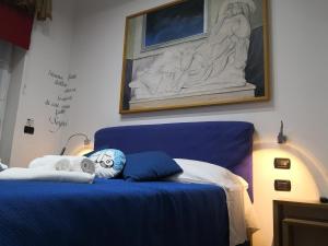 A bed or beds in a room at EcoHouse & BioVeg Café